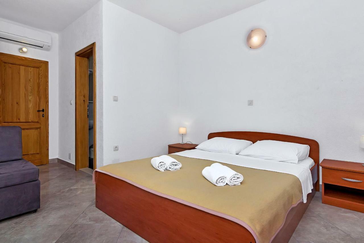 Apartmani Nikola Zastražišće Εξωτερικό φωτογραφία