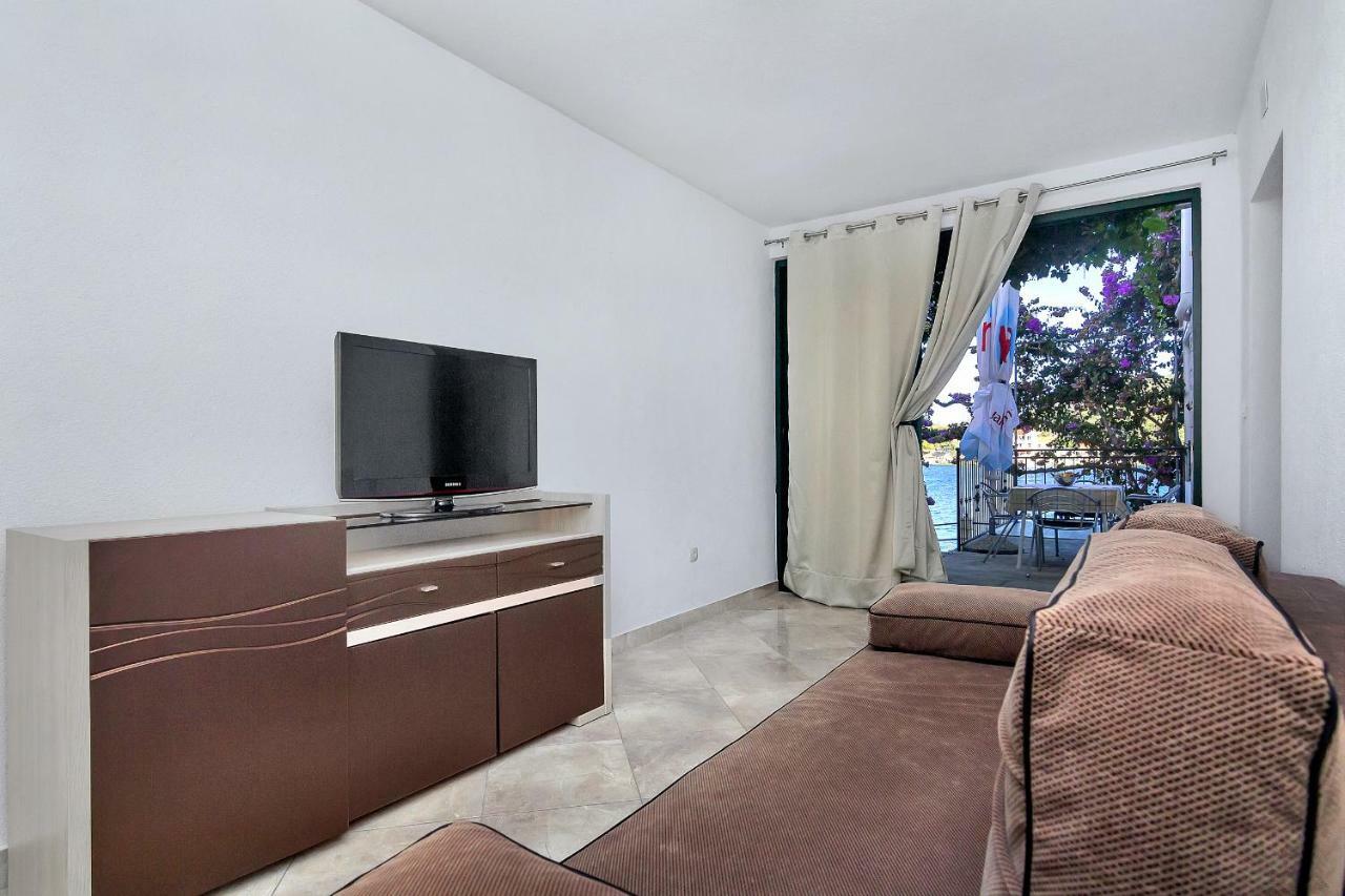 Apartmani Nikola Zastražišće Εξωτερικό φωτογραφία