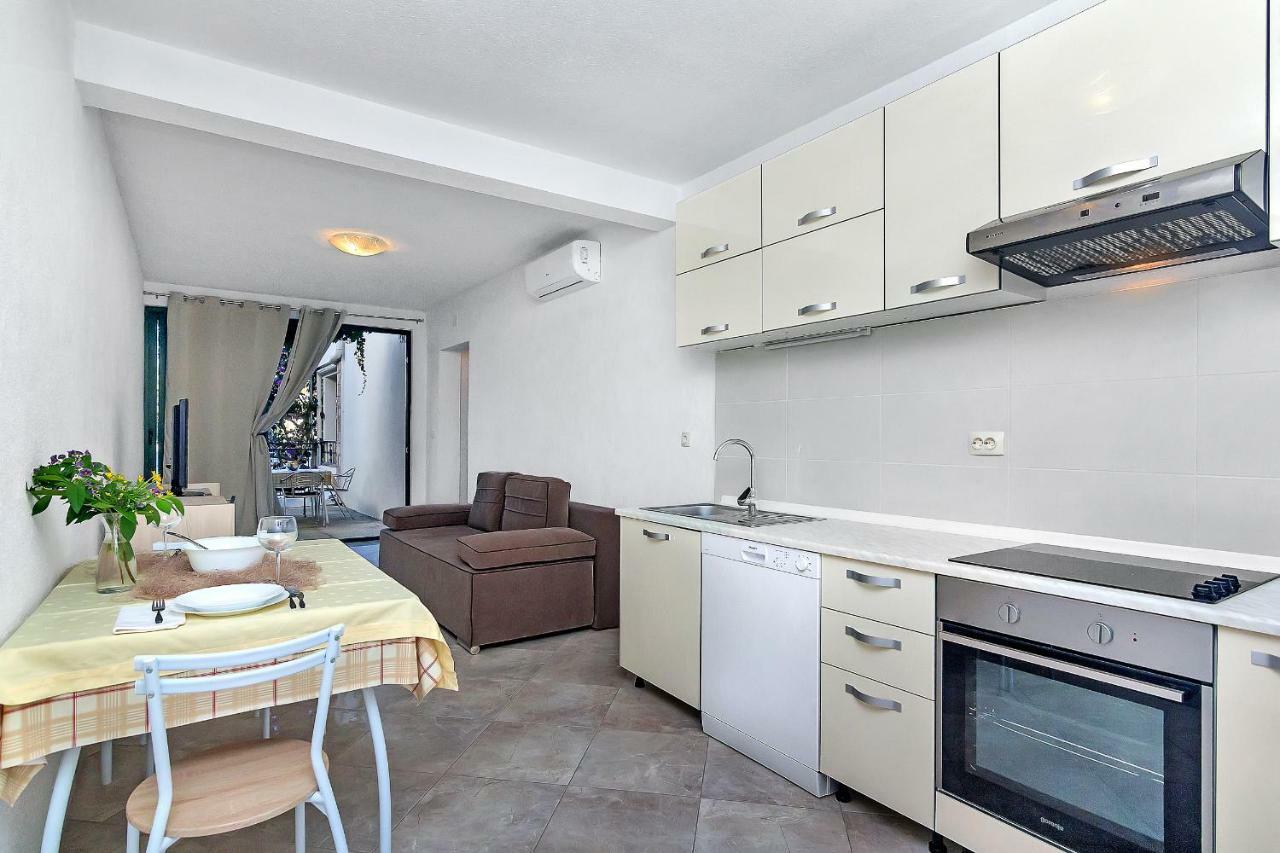 Apartmani Nikola Zastražišće Εξωτερικό φωτογραφία