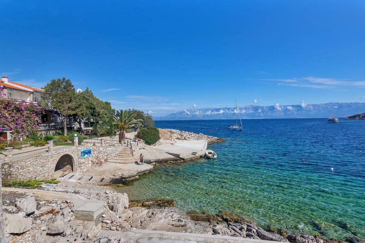 Apartmani Nikola Zastražišće Εξωτερικό φωτογραφία